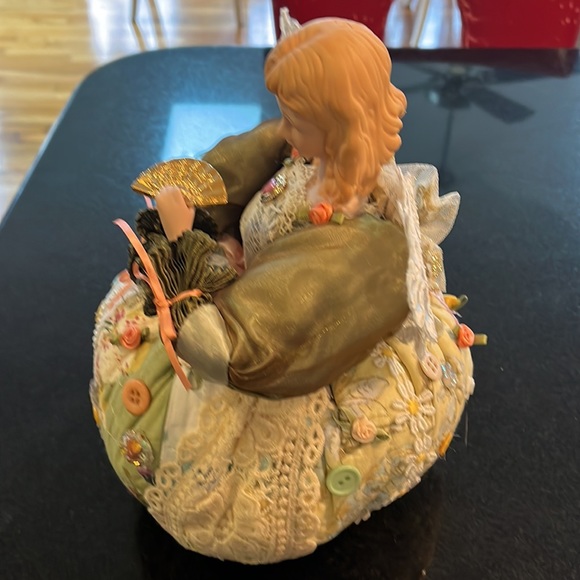 Porcelain, Hand-Crafted Angel Doll / Decoration. - Picture 15 of 16